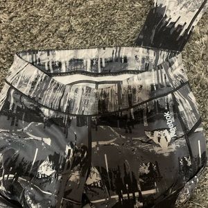 Reebok Pants & Jumpsuits - Reebok Printed Leggings Reebok Pants & Jumpsuits - Reebok Printed Leggings